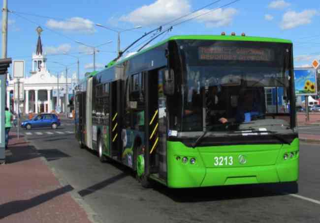 В пятницу харьковские троллейбусы и трамваи изменят маршруты: схема движения