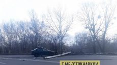 В Харькове Daewoo сбил столб ЛЭП (видео, фото)