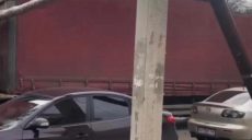 Участок тепломагистрали в Харькове разрушен из-за ДТП (фото)
