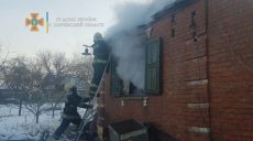 Под Харьковом из-за неисправной проводки загорелся дом (видео, фото)