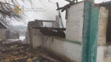 На Харьковщине 16-летний юноша и его сосед спасли на пожаре троих детей и женщину
