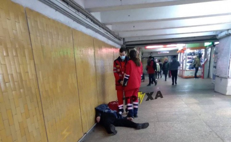 В Харькове мужчина умер на станции метро
