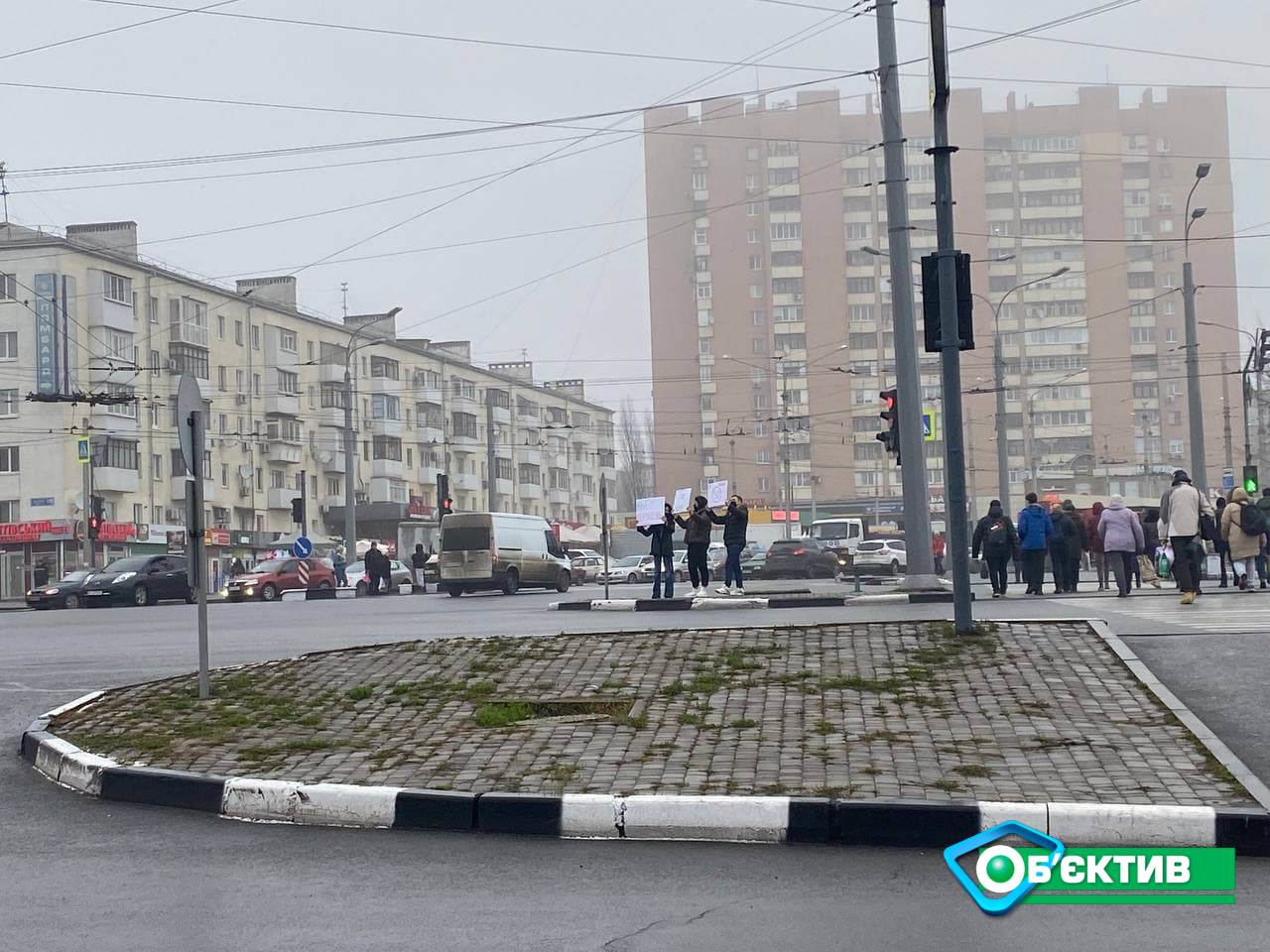 В Харькове молодежь призывает водителей соблюдать правила дорожного движения
