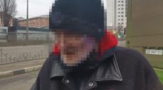 Харьковчанин в общественном транспорте угрожал пассажиру ножом (фото)