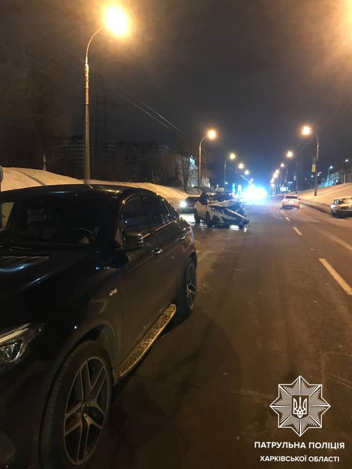 ДТП. В Харькове столкнулись Peugeot и Mercedes (фото)