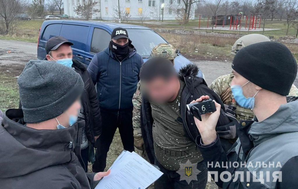 Полиция сообщила подробности задержания блогера, плюнувшего в харьковского патрульного (фото)