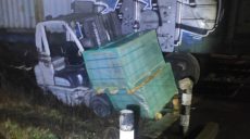В Харькове водитель погрузчика попал под поезд (фото)