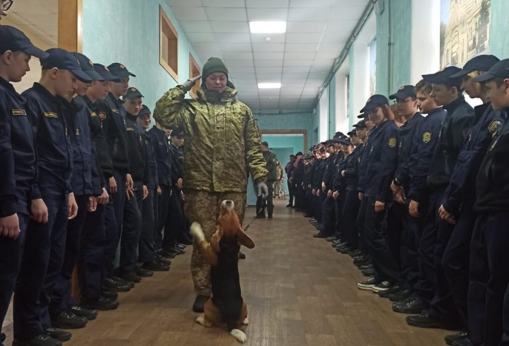 Пограничники познакомили со своей службой лицеистов Харькова (фото)