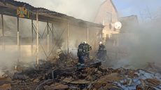 В Харькове пожар в частном дворе тушили больше трех часов (фото)