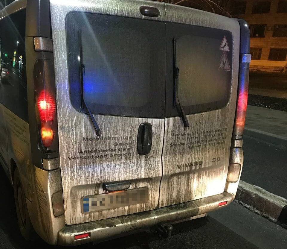 В Харькове «бусик» с фальшивыми номерами и документами нарушил ПДД