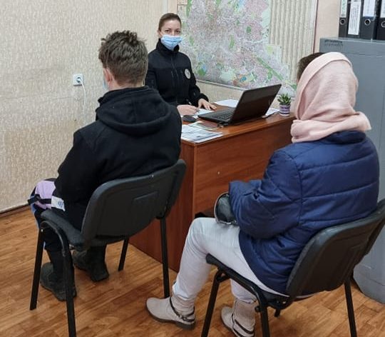 В Харькове на подростка, который курил в метро, составили протокол