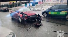 В центре Харькова два Ford не поделили дорогу