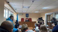 На суд в Харькове «плюющийся в копов» блогер пришел с группой поддержки (фото)