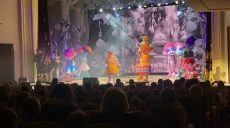 Новогодний мюзикл «Время желаний в Стране чудес» посмотрели первые зрители (фото, видео)