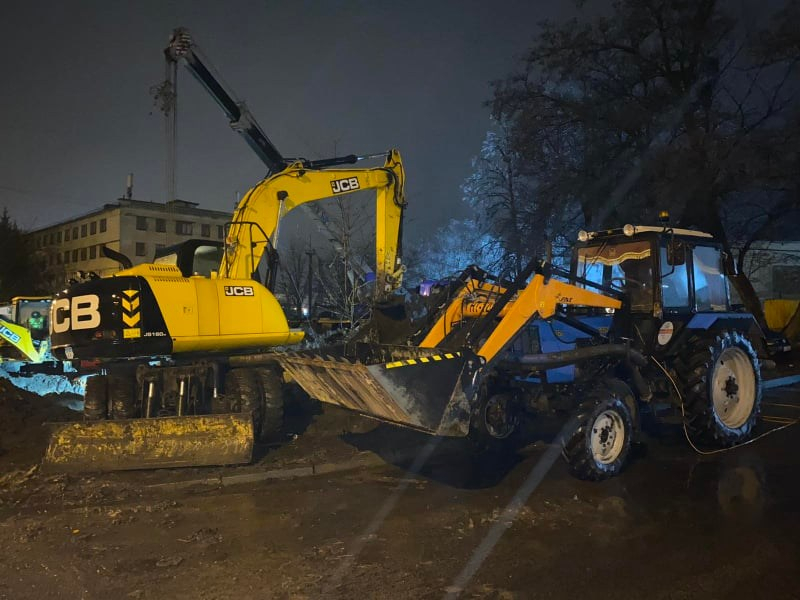 Бригады КП «Харьковводоканал» устранили повреждение на проспекте Юбилейном