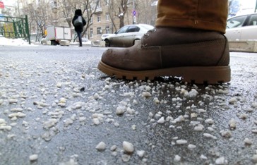 Для обработки дорог Харьковщины зимой запасли 235 вагонов соли