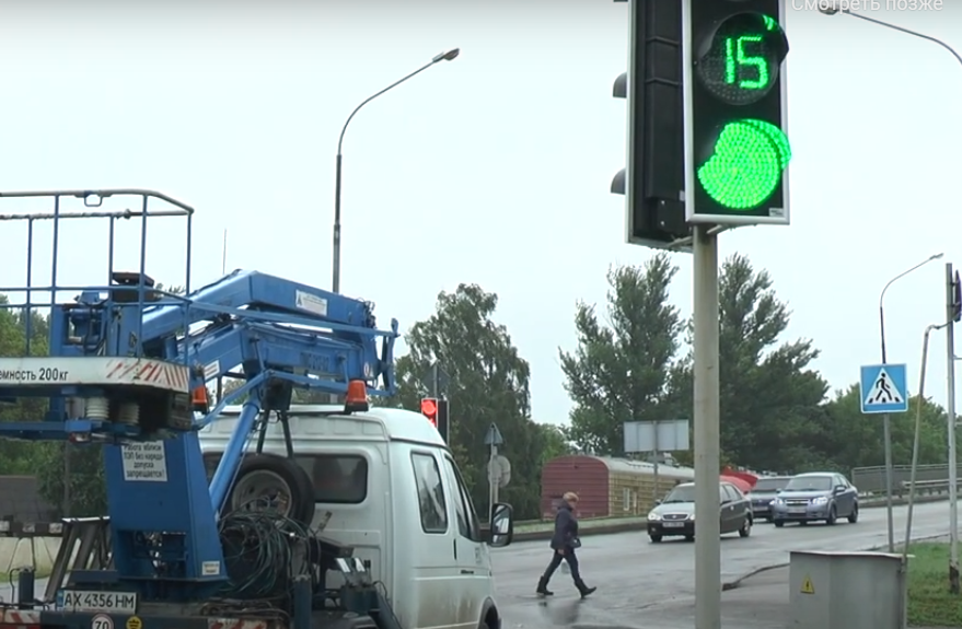 Бензовоз на Харьковщине нанес повреждения дорожной и коммунальной инфраструктурам (фото)