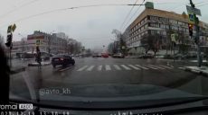В Харькове водитель Daewoo едва не сбил пешехода