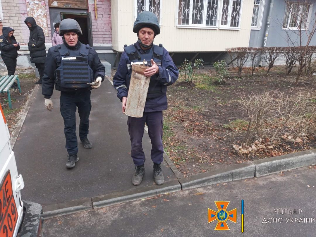 В Харькове в подвале жилого дома найдены пороховой заряд и граната (фото)