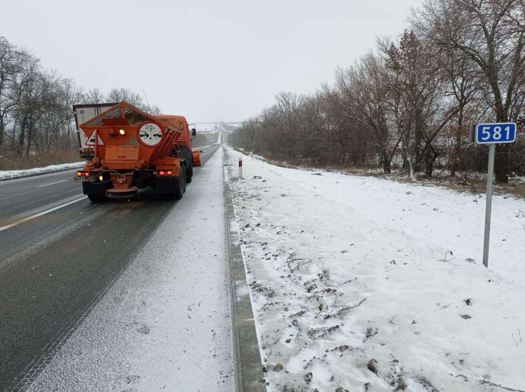 Снегопад. Ситуация на дорогах Харьковщины 20 декабря (видео, фото)