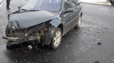 Полиция ищет свидетелей столкновения экскаватора-погрузчика и Renault Megane в Харькове