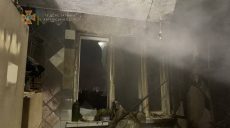 В Харькове в многоэтажке на пожаре погиб человек (фото)