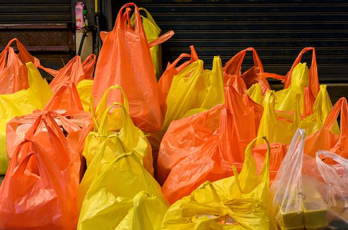 Кабмин утвердил минимальные розничные цены на пластиковые пакеты