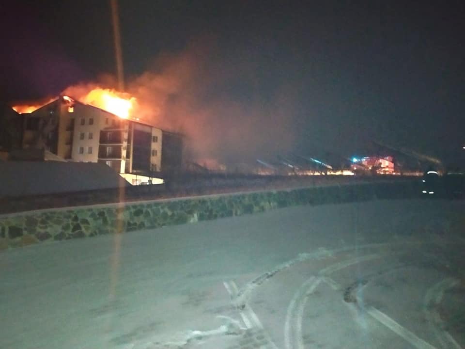 В Винницкой области горела гостиница, в которой находилось много детей (видео, фото)