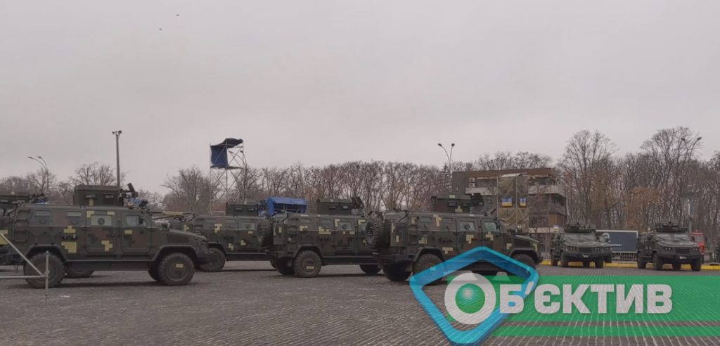 В центре Харькова — танки и БТРы (фото, видео)