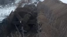На границе Украины с РФ появились противотанковые рвы (видео)
