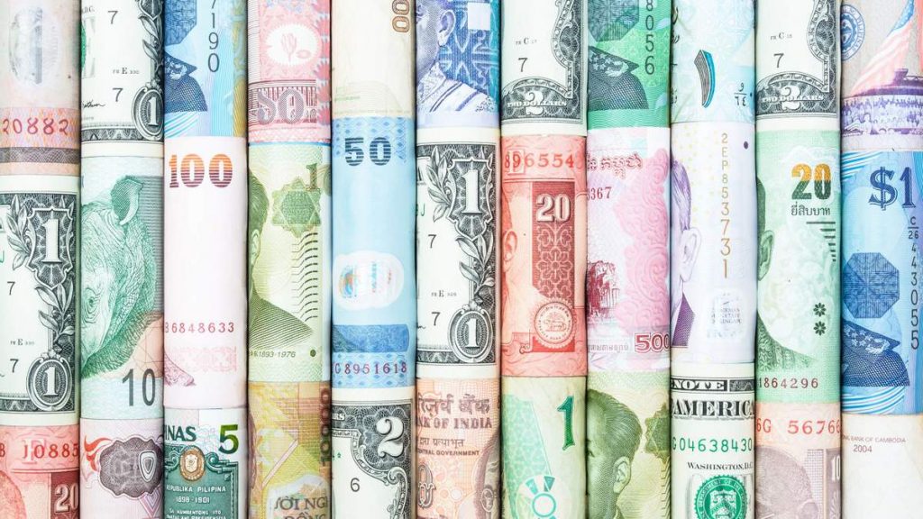 Кубинское песо, турецкая лира и ливийский динар: названы худшие валюты 2021 года