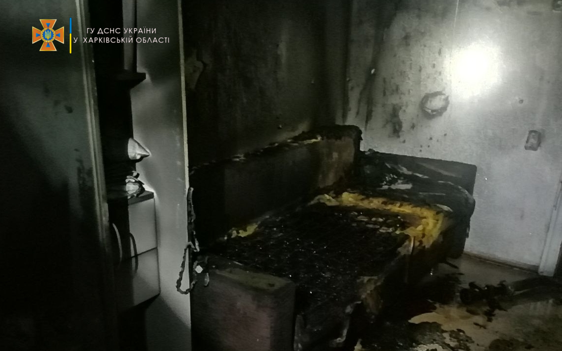 Спасатели в Харькове эвакуировали двух человек из горящего дома