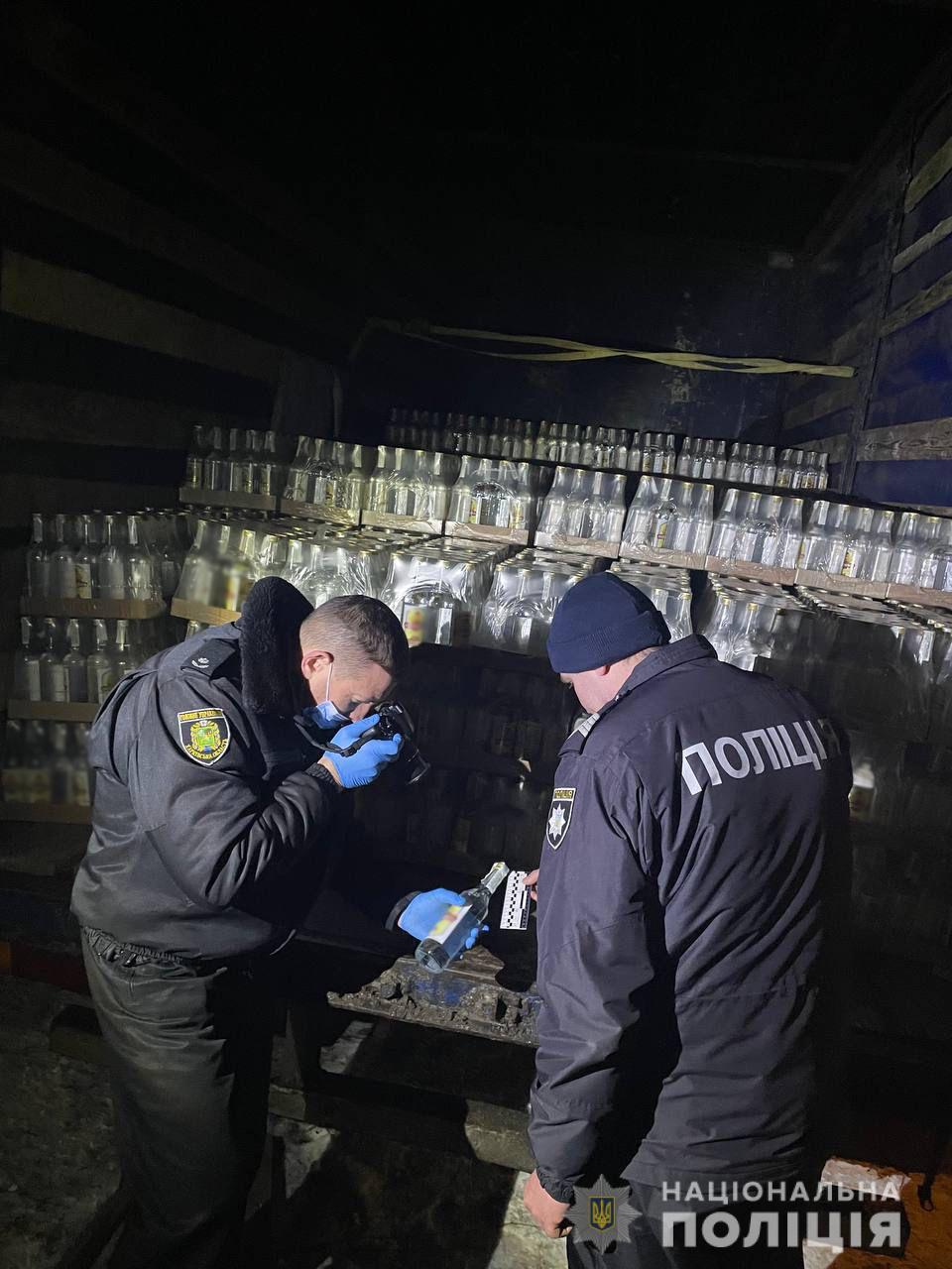 Полиция задержала в Харькове грузовик с крупной партией водки без акцизных марок (фото)
