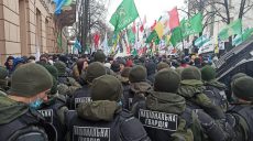 В протестах предпринимателей перед ВР участвуют около 1,5 тыс. харьковчан