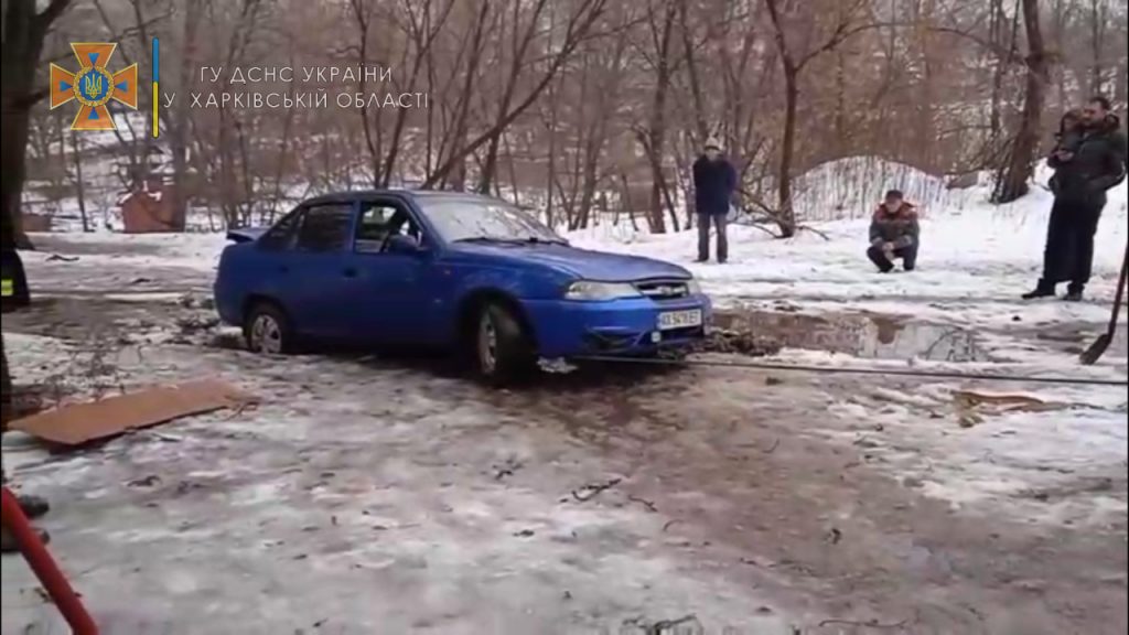 Спасатели сообщили, какая ситуация на дорогах Харьковщины 6 января (видео, фото)