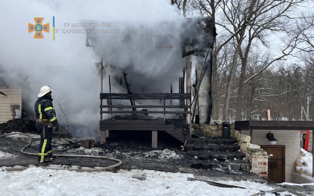На Харьковщине сгорело административно-хозяйственное здание (фото)