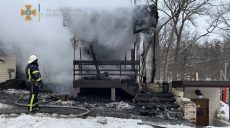 На Харьковщине сгорело административно-хозяйственное здание (фото)