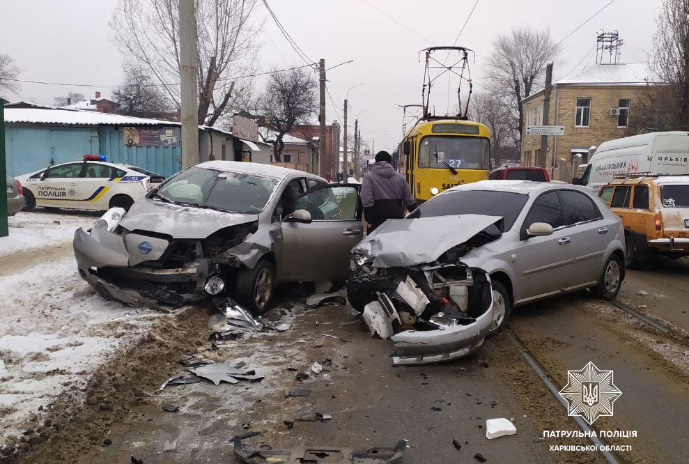 В Харькове в ДТП попали водители Chevrolet и Nissan (фото)