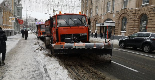 В Харькове городские предприятия привлекают к уборке льда и снега