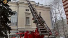 Видео тушения пожара в бывшей библиотеке юридического университета в Харькове