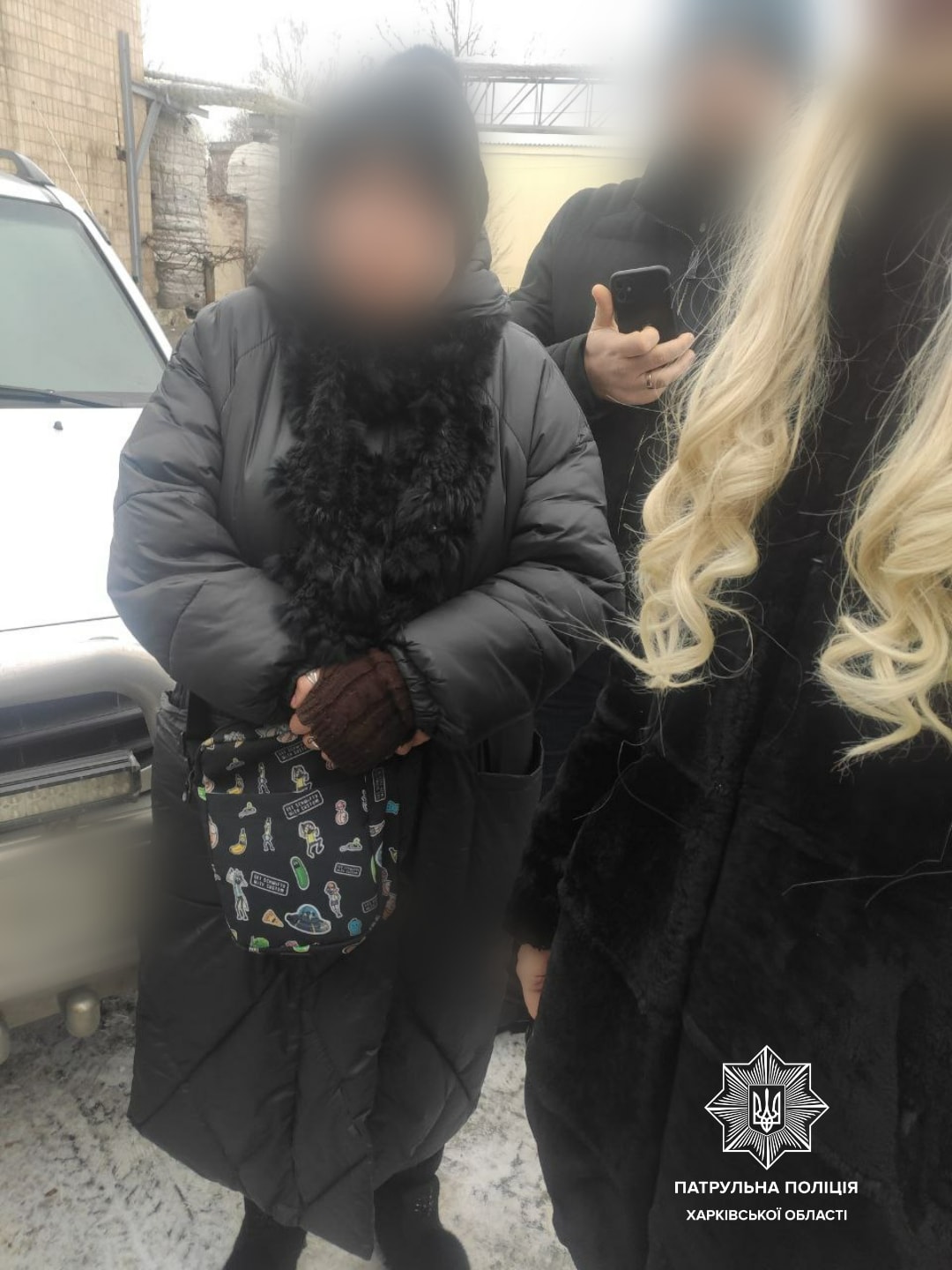 Харьковские патрульные поймали наркозакладчицу (фото)