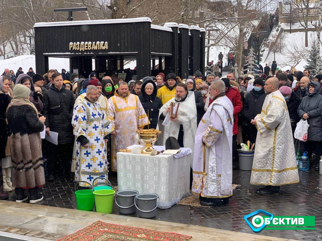 В Саржином Яру воду освятил митрополит Харьковский и Богодуховский Онуфрий