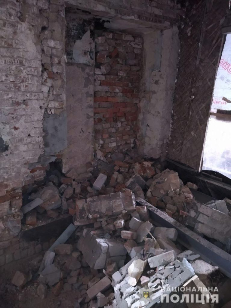 В Харькове обвалившаяся стена раздавила строителя (фото)