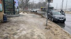 «Тротуары расчищены, есть вопросы с внутриквартальными дорогами»: в мэрии Харькова обсудили ситуацию с гололедом