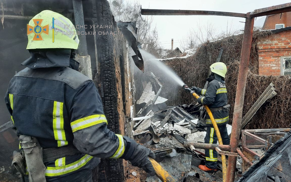 Под Харьковом на пожаре погибли бабушка с внучкой (фото)