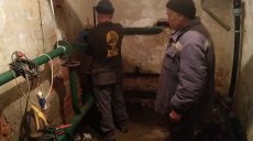 Коммунальщики устраняют дефекты на теплосетях Харькова (фото)
