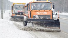 Непогода. Ночью на дорогах Харькова будут работать более 70 снегоуборочных машин