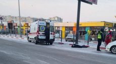 Тело у метро в Харькове: в полиции выясняют личность умершего
