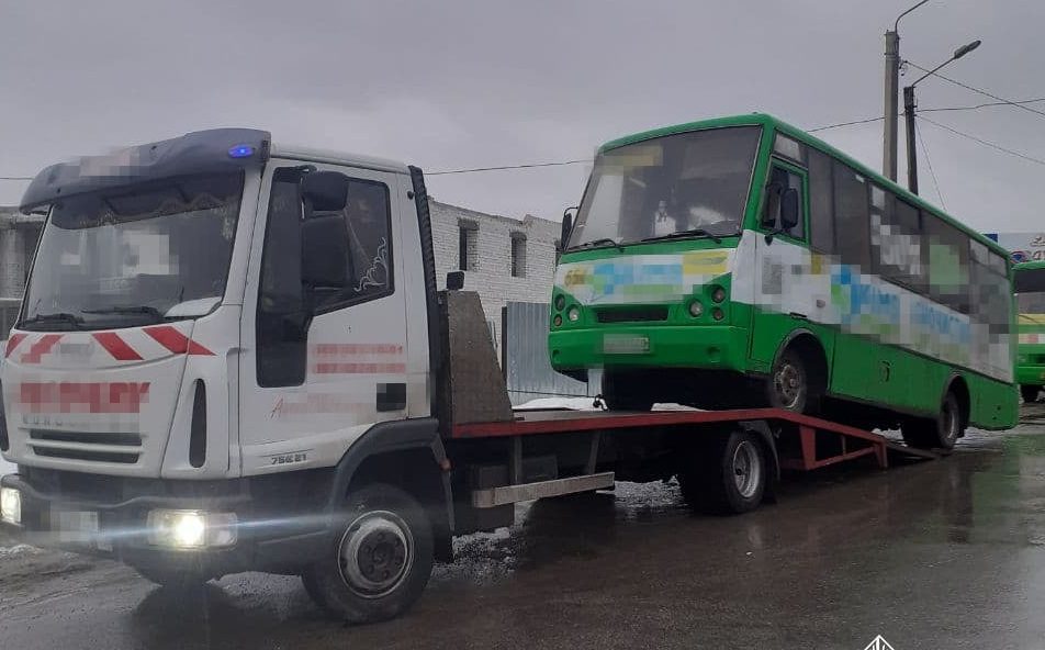 В Харькове у водителя-должника забрали автобус