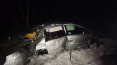 В Харьковской области Opel перевернулся и съехал в кювет (фото)